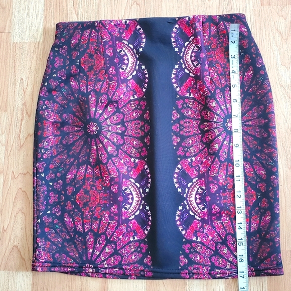 Forever21 Mini skirt - Picture 2 of 3